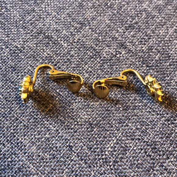 Vintage Flower Clip On Earrings - Picture 8 of 8